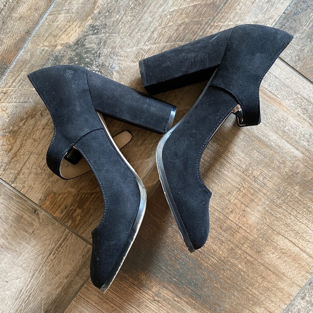 Chunky High Heeled Black Pumps